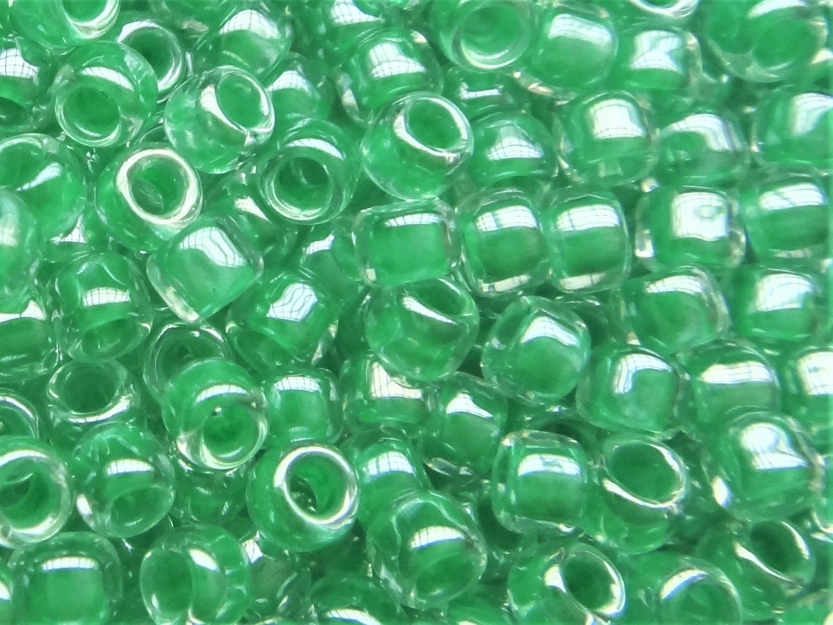 2.6mm Toho 9/0 小珠 ~< 343>水晶中管聖誕綠---10克/約900顆